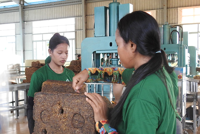 Oxfam Campuchia đánh giá cao Cao su Chư Sê Kampong Thom về kết nối cộng đồng